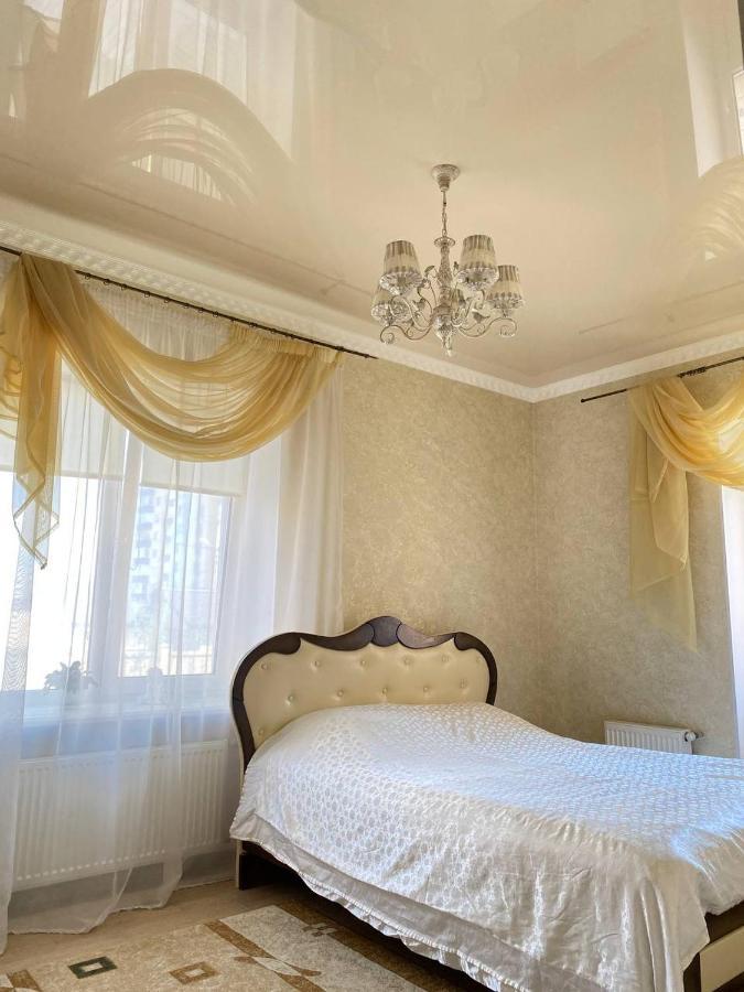 Apartments Koryatovichi Street Камианец-Подилский Екстериор снимка